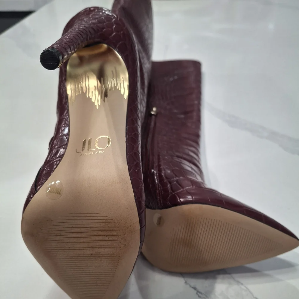 💋Jennifer Lopez  Boots .Elegant Burgundy Croc-Embossed Knee-High Boots💋 - Picture 4 of 12